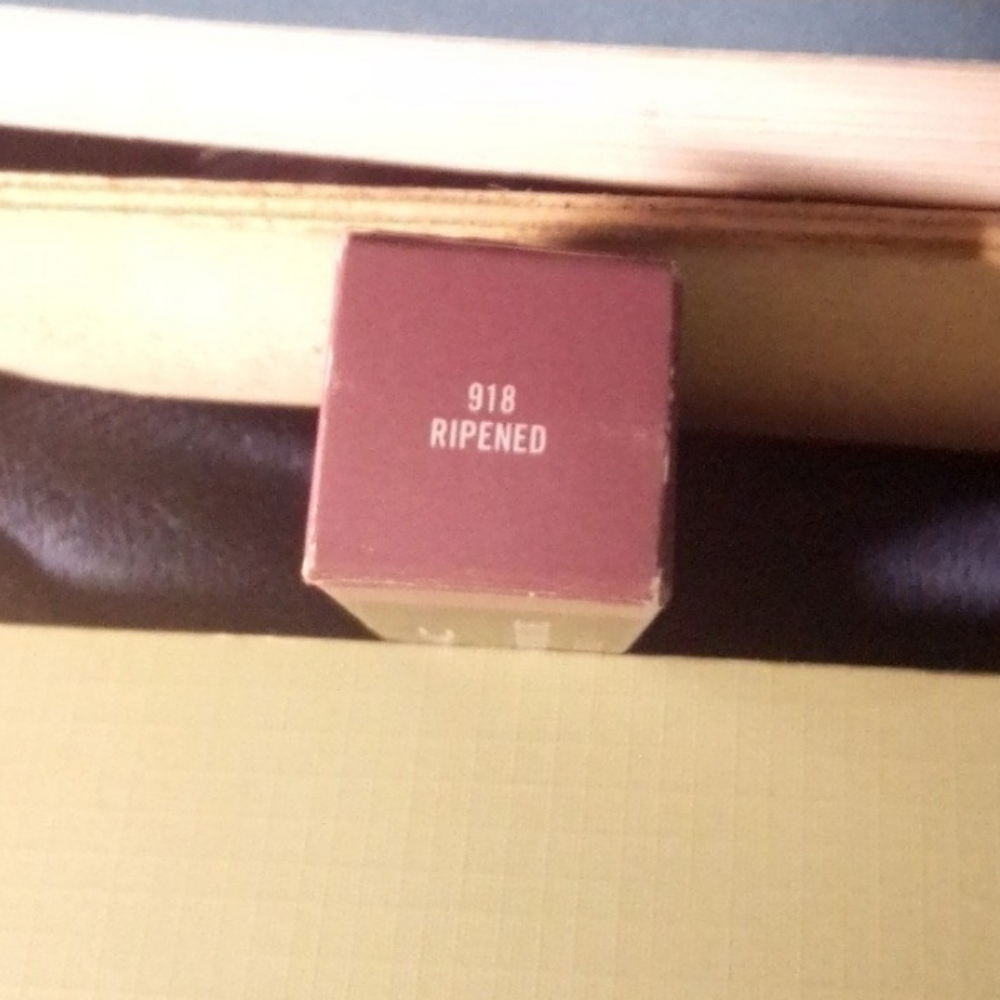 MAC Cosmetics Powder Kiss Ripened 918 New In Box - Picture 3 of 3